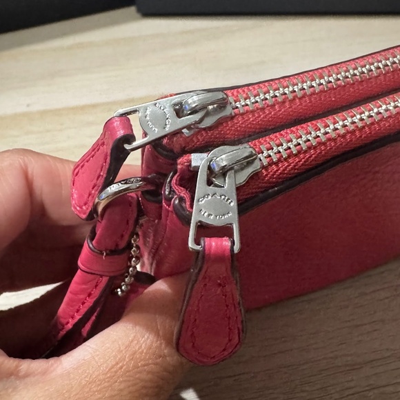 Coach F66505 Pink/Coral Pebble Leather Double Corner Zip Wristlet - Picture 4 of 9